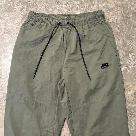 Nike Tech Woven Pants Mens Small Green Commuter Essentials Gym 27” Inseam DQ4343 - Picture 1 of 14